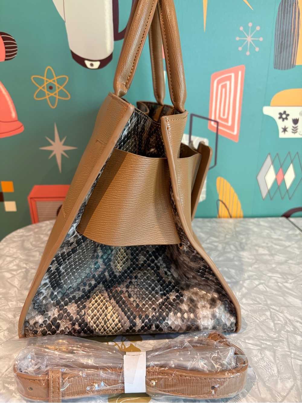 New Kiki Kouture large hand bag. Large buckle/brown sides snakeskin look. - Picture 3 of 6